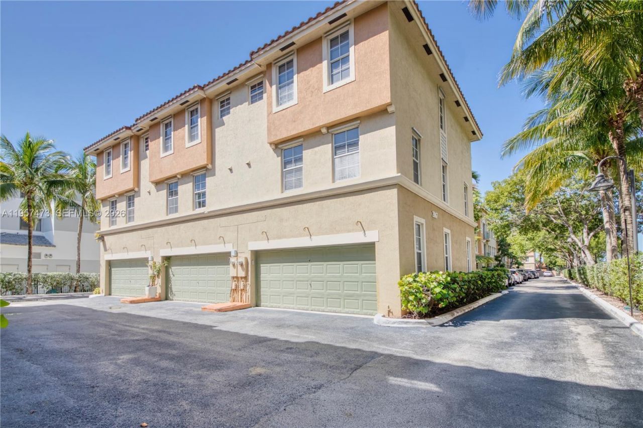 2067 S Ocean Dr, Unit TH5, Hallandale Beach, FL 33009 Photo