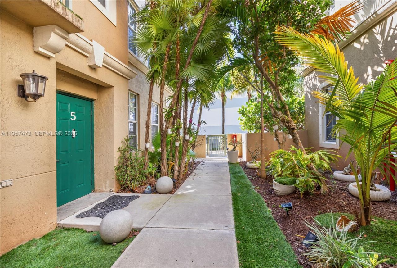 2067 S Ocean Dr, Unit TH5, Hallandale Beach, FL 33009 Photo