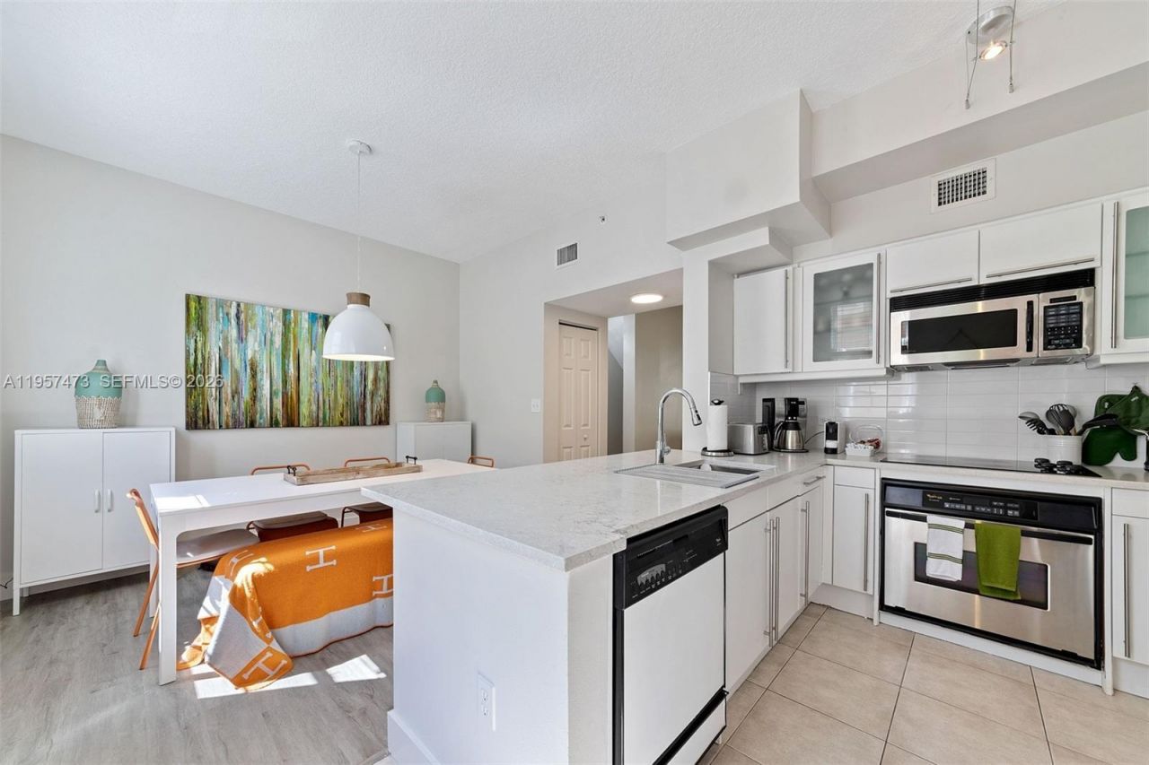 2067 S Ocean Dr, Unit TH5, Hallandale Beach, FL 33009 Photo