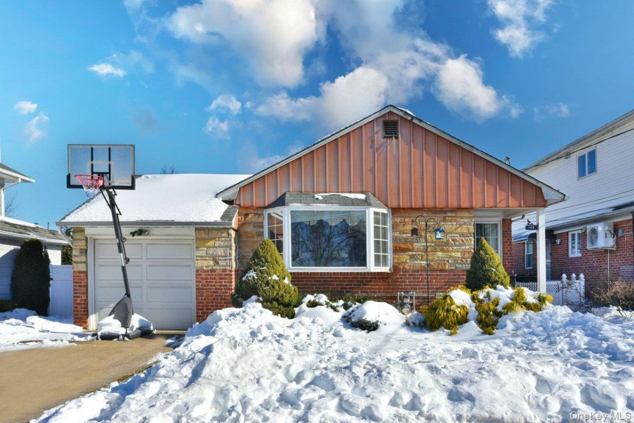 148 Simonson Road, Mineola, NY 11501 Main Photo