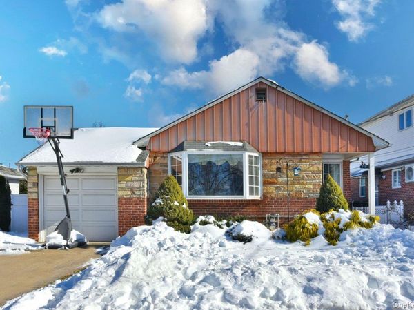 148 Simonson Road, Mineola, NY 11501