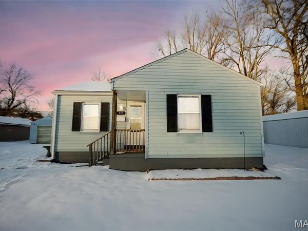 319 E Schuetz Street, Lebanon, IL 62254