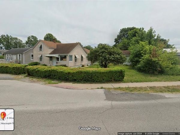 1010 E Olive Street, Staunton, IL 62088
