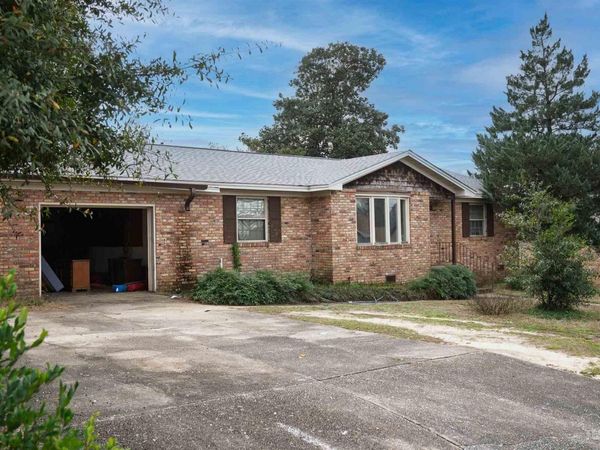 2031 Broyhill Ln, Pensacola, FL 32526
