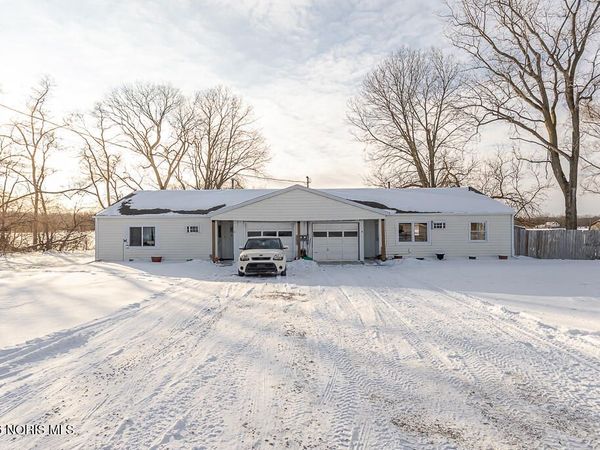 18133 Fostoria Road, Pemberville, OH 43450