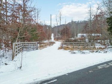 4430 Pine Grove Rd, Crab Orchard, KY 40419