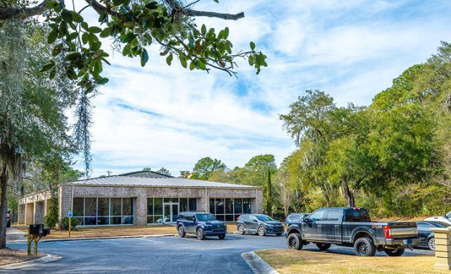 4425 Belle Oaks Drive Photo 2