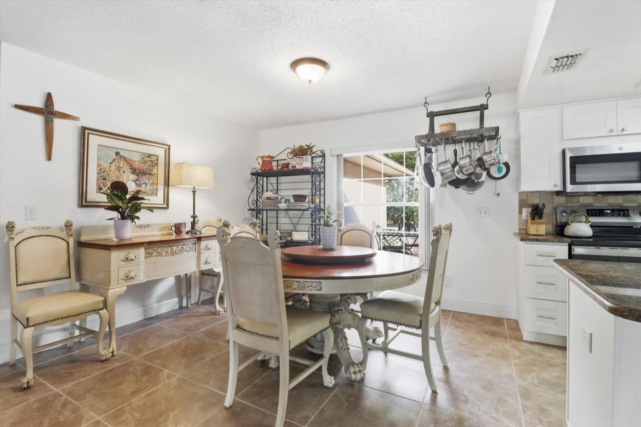 11290 W Amerindian Court, Crystal River, FL 34429 Photo