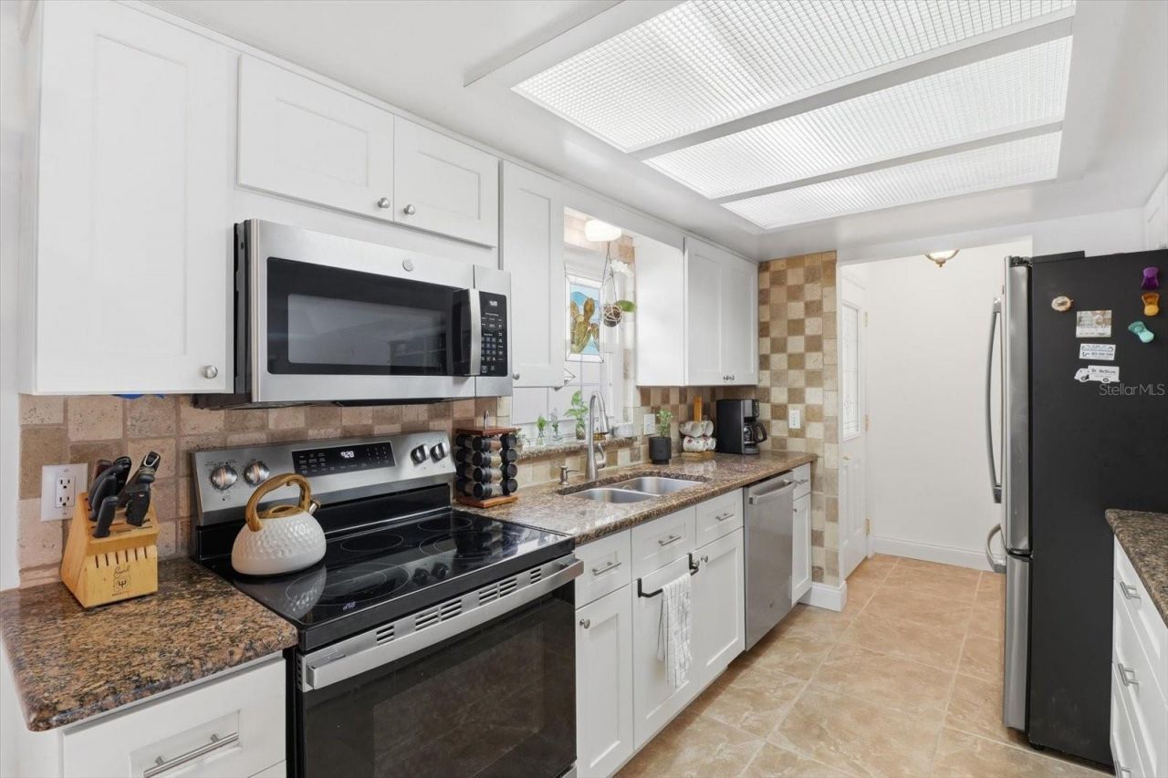 11290 W Amerindian Court, Crystal River, FL 34429 Photo