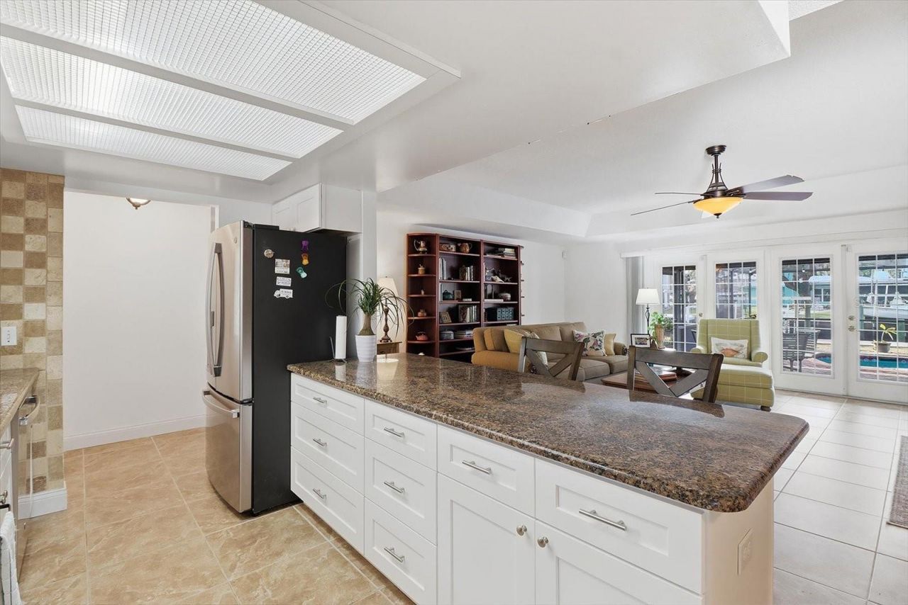 11290 W Amerindian Court, Crystal River, FL 34429 Photo