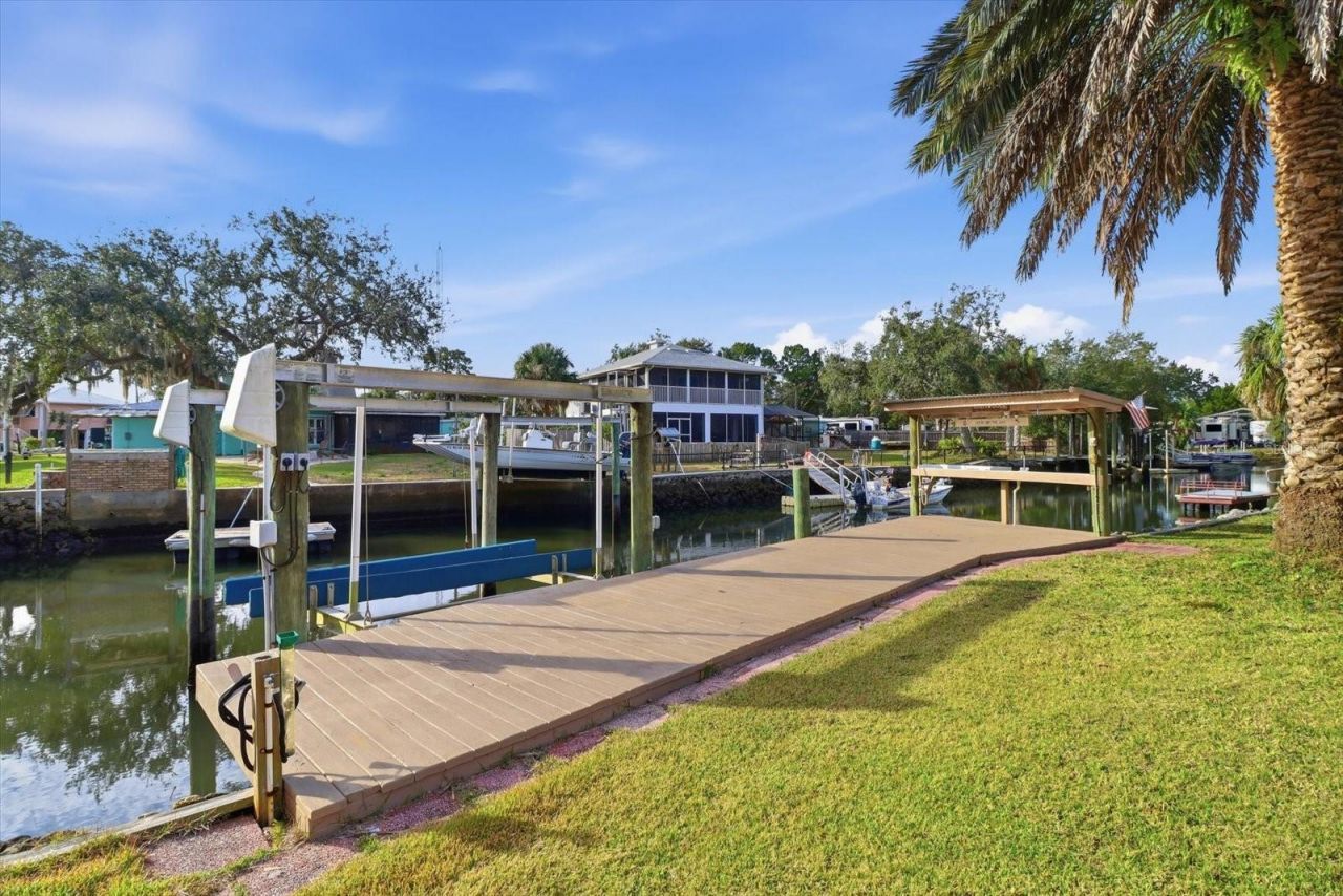 11290 W Amerindian Court, Crystal River, FL 34429 Photo