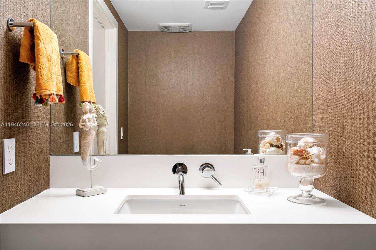 16275 Collins Ave , Unit 1501, Sunny Isles Beach, FL 33160 Photo