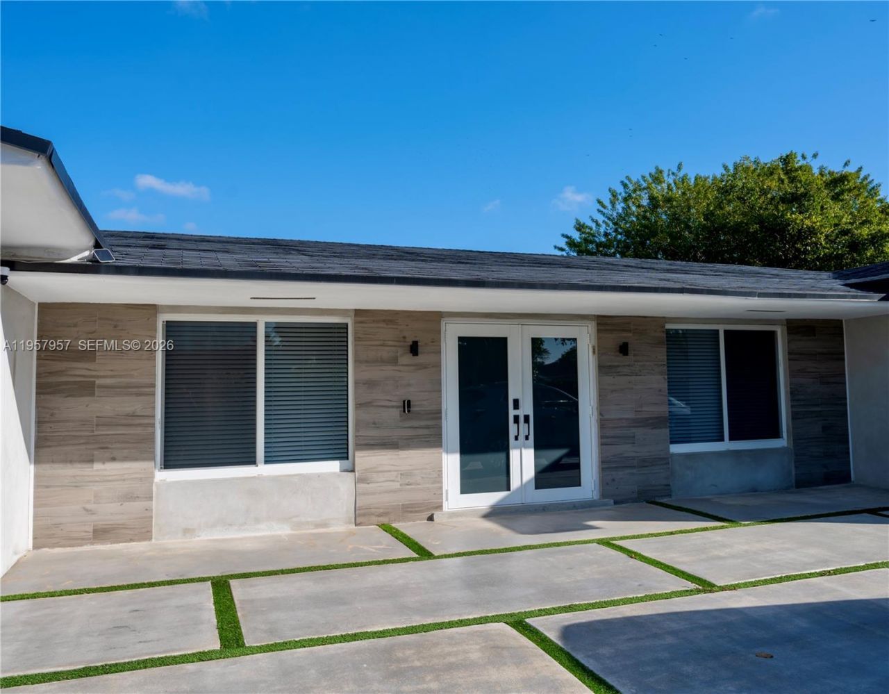 1915 NE 213th Ter, Miami, FL 33179 Photo