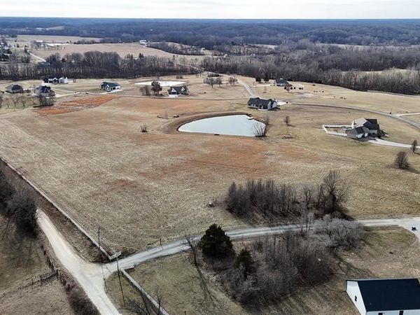 8 Northern Dancer Drive, Troy, MO 63379