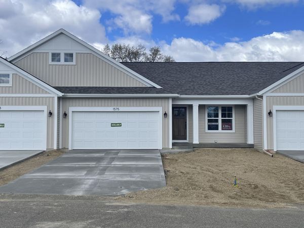 1575 N Village Circle, Kalamazoo, MI 49009