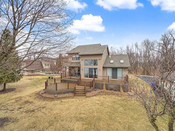 6097 E LYNGAAS ROAD, Winneconne, WI 54986