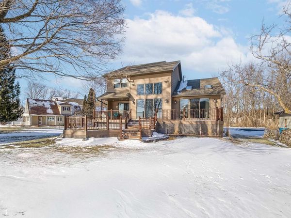 6097 E LYNGAAS ROAD, Winneconne, WI 54986