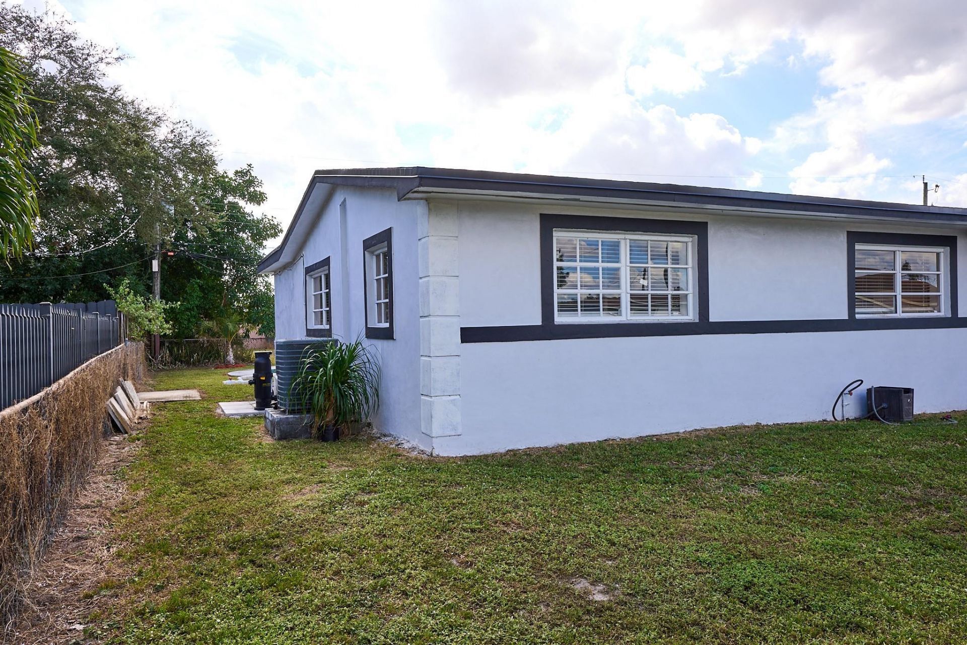 1272 NW 172nd Ter, Miami, FL 33169 Photo