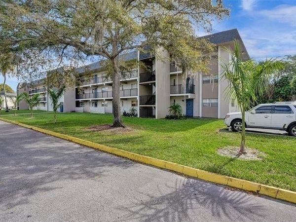 8000 Colony Circle, Unit 201, Tamarac, FL 33321