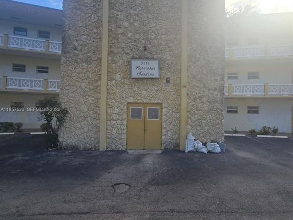5151 W Oakland Park Blvd , Unit 303, Lauderdale Lakes, FL 33313
