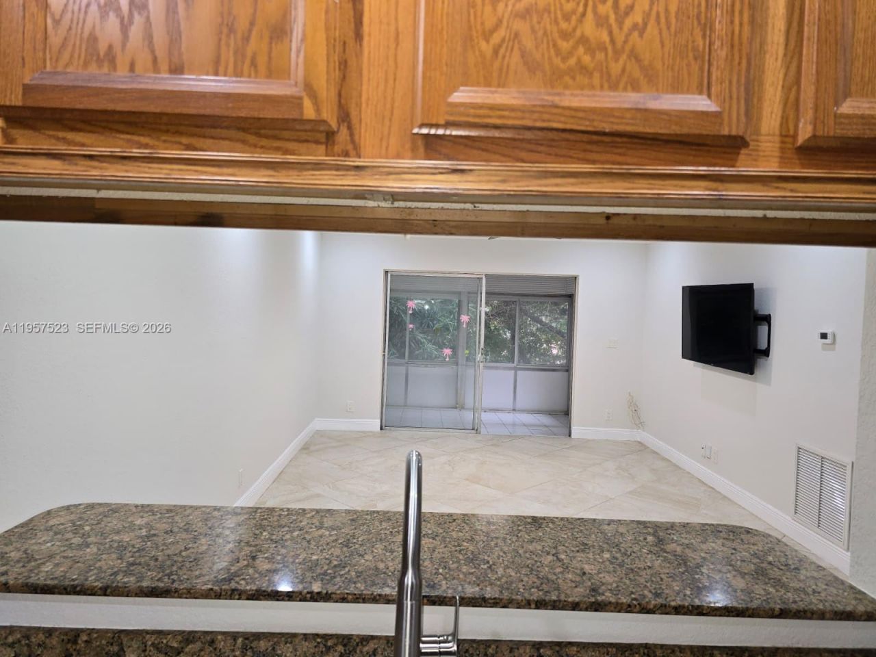 5151 W Oakland Park Blvd , Unit 303, Lauderdale Lakes, FL 33313 Photo