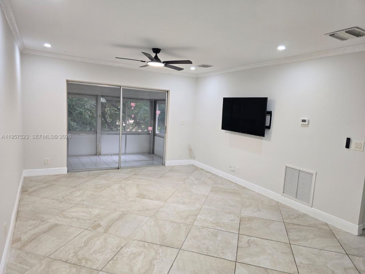 5151 W Oakland Park Blvd, Unit 303, Lauderdale Lakes, FL 33313 Photo