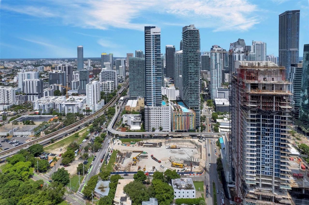 60 SW 13th St , Unit 3400, Miami, FL 33130 Photo