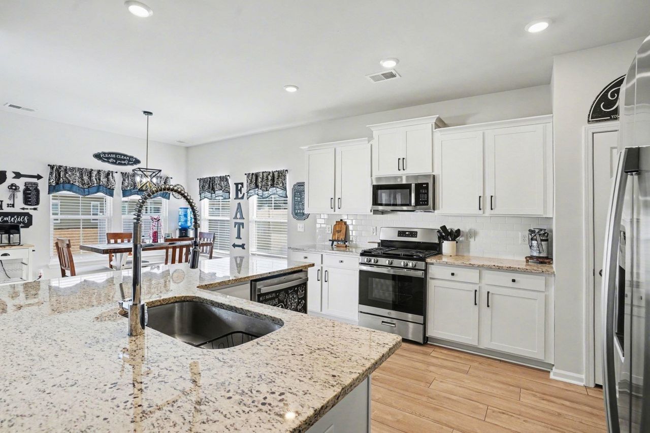 143 Albatross Way Photo 10