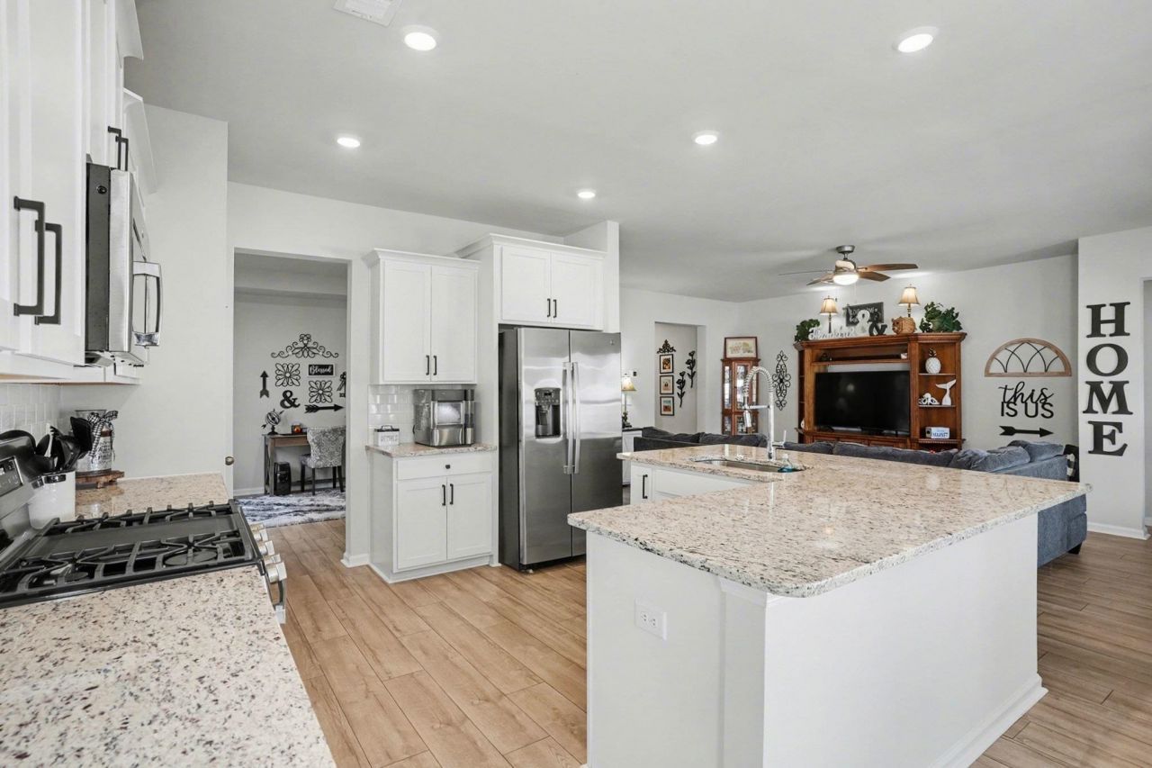 143 Albatross Way Photo 13