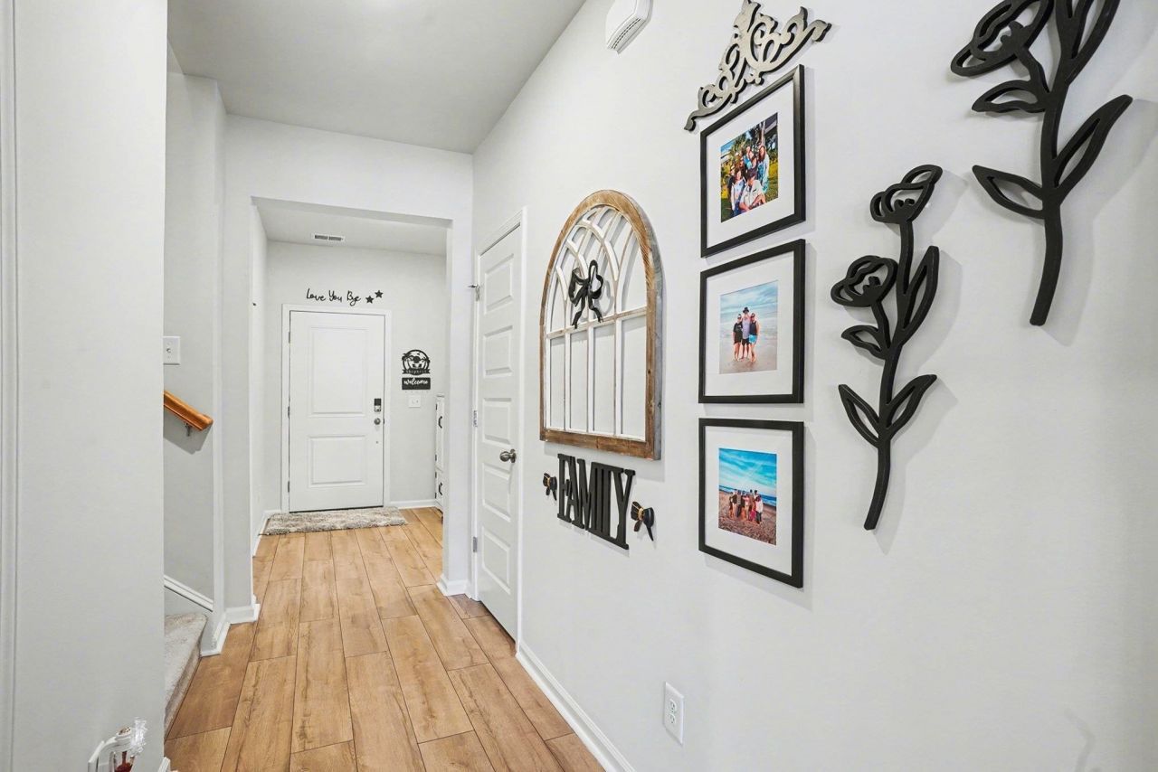 143 Albatross Way Photo 4