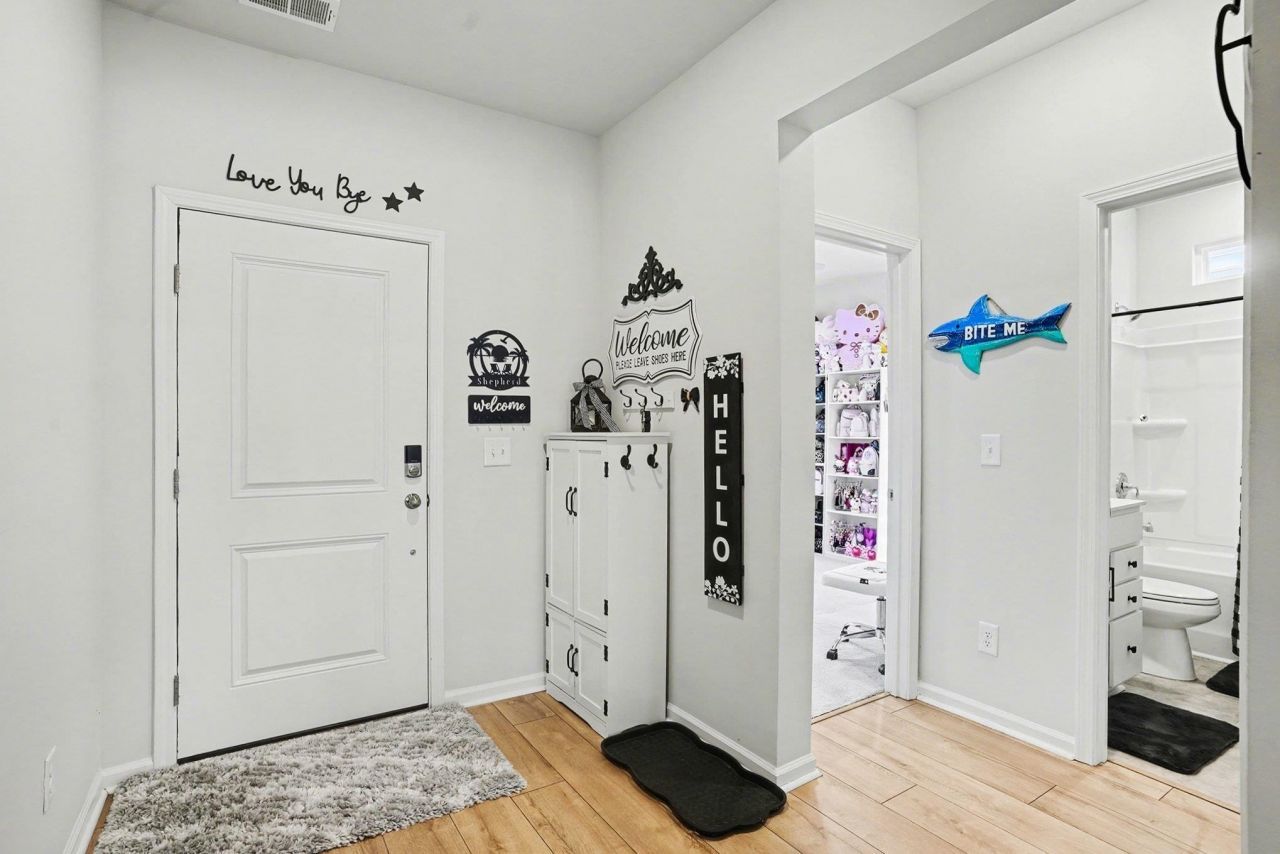 143 Albatross Way Photo 5