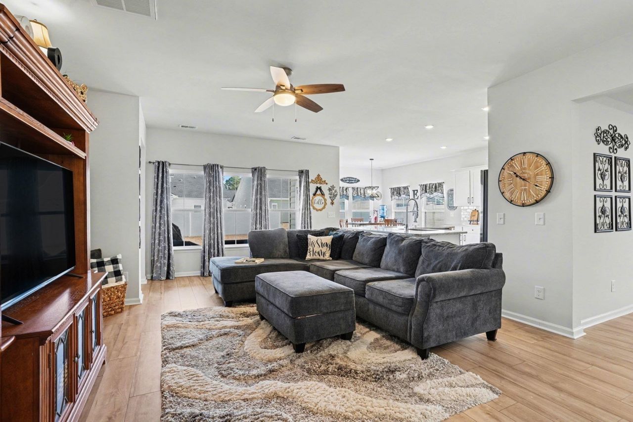 143 Albatross Way Photo 6