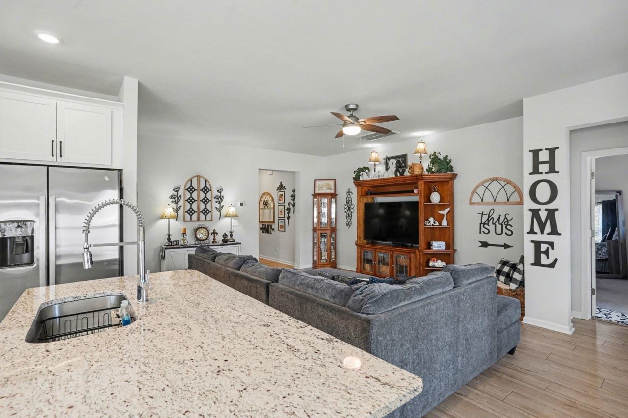 143 Albatross Way Photo 8