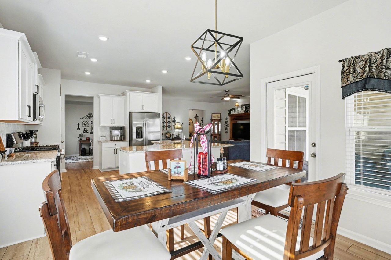 143 Albatross Way Photo 9