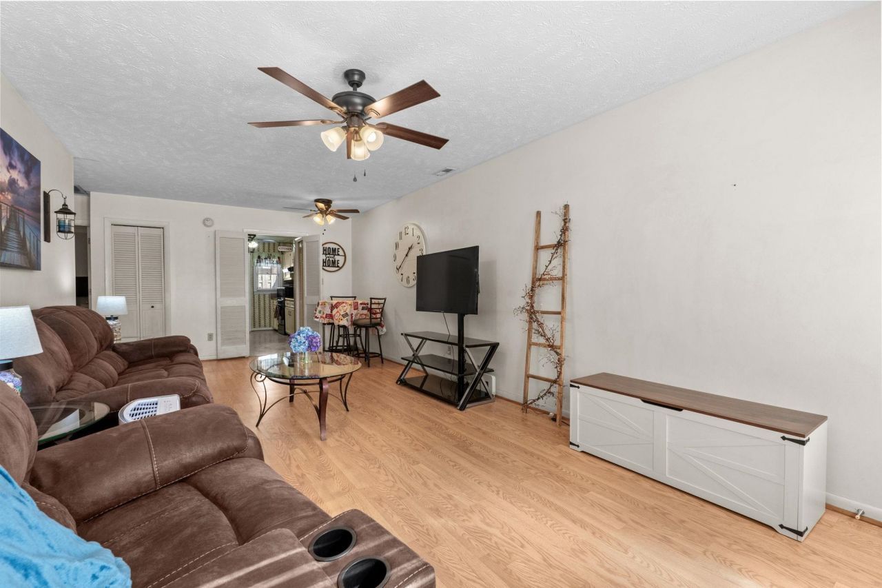 6504 Wildwood Trail Photo 10