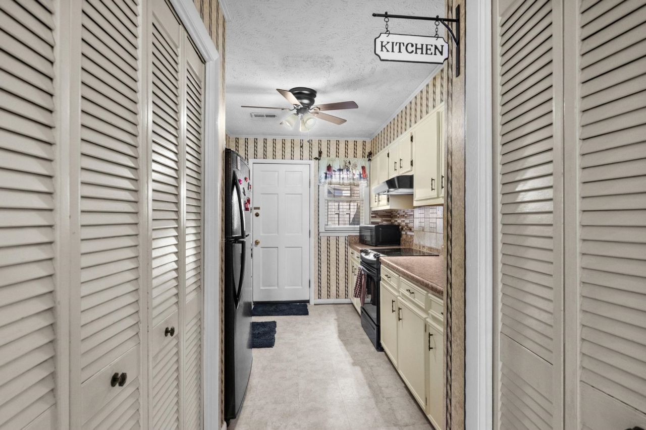 6504 Wildwood Trail Photo 13