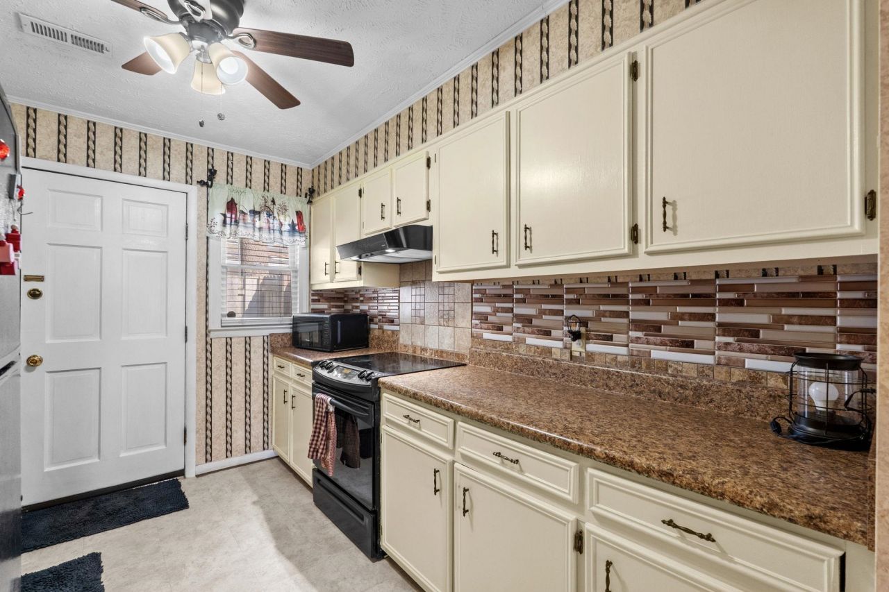 6504 Wildwood Trail Photo 14