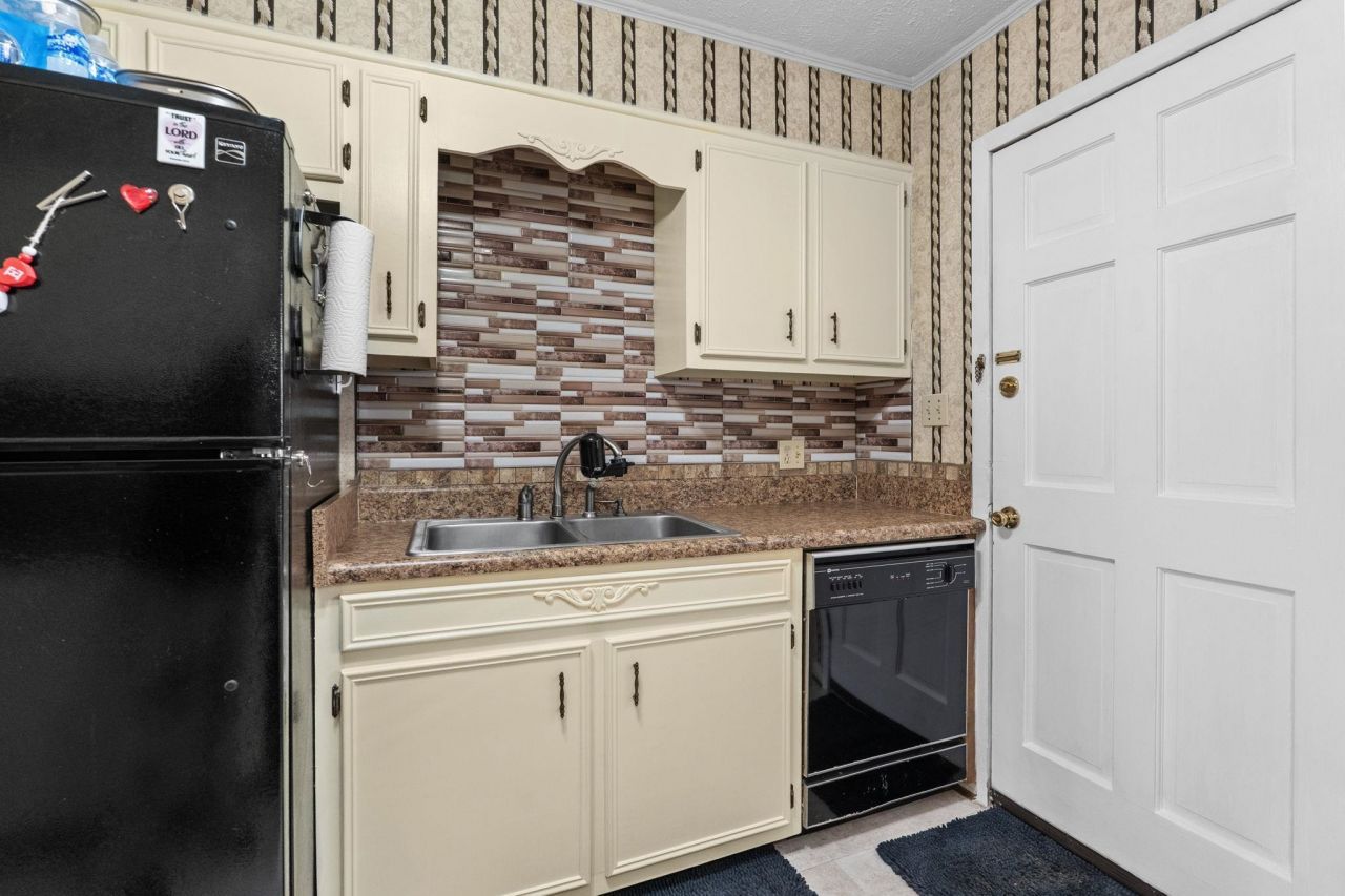 6504 Wildwood Trail Photo 15