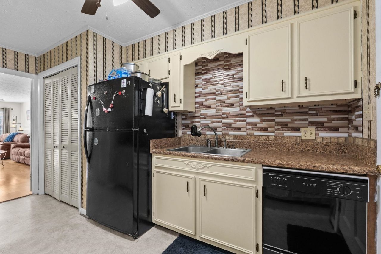 6504 Wildwood Trail Photo 16