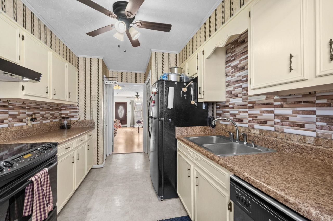 6504 Wildwood Trail Photo 17