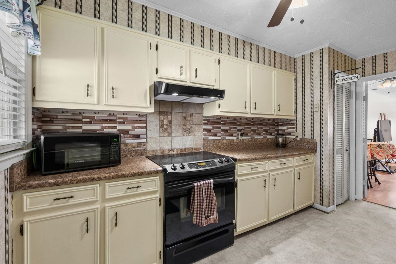 6504 Wildwood Trail Photo 18