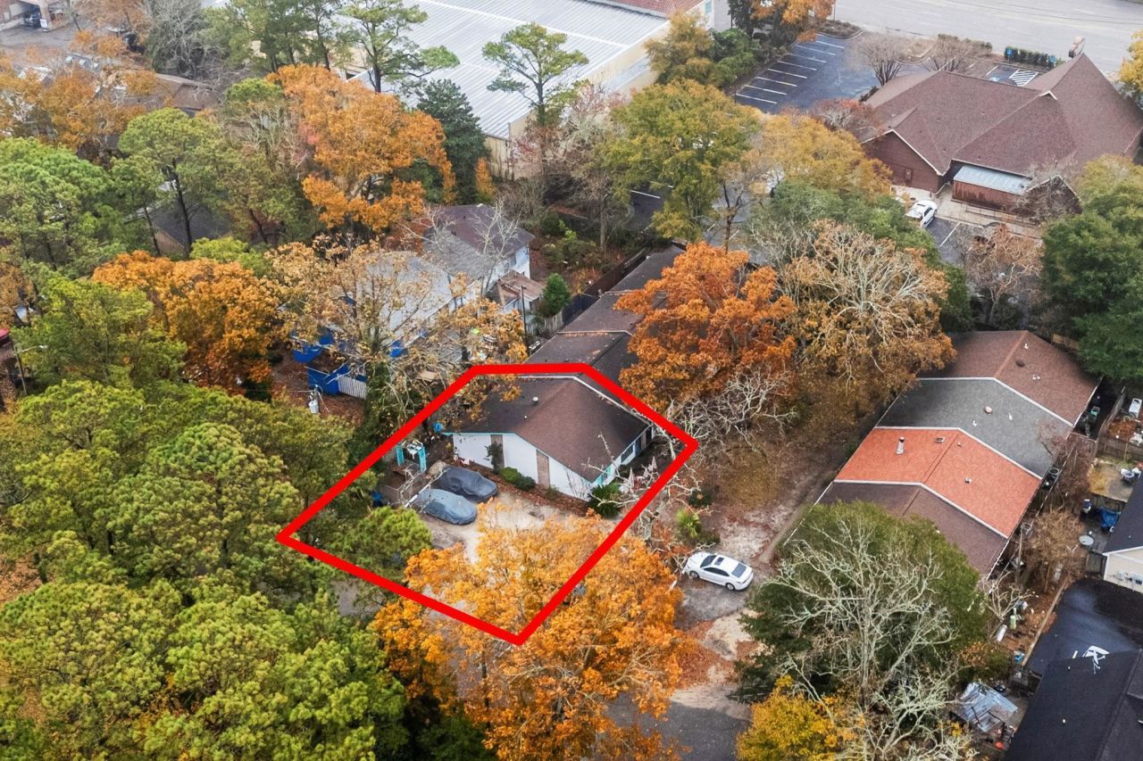 6504 Wildwood Trail Photo 2