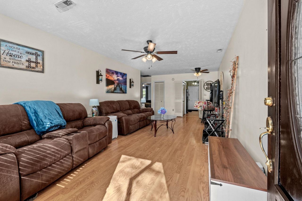 6504 Wildwood Trail Photo 4