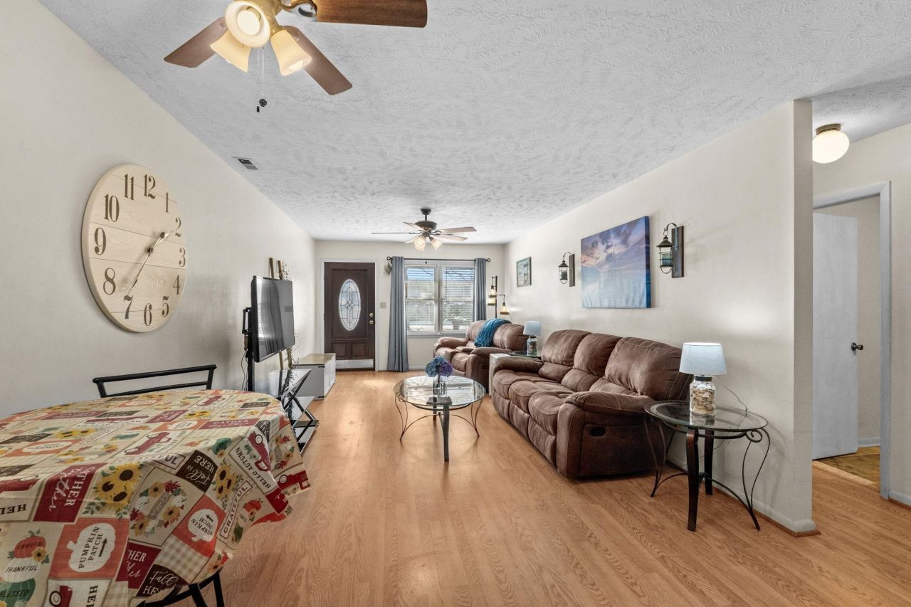 6504 Wildwood Trail Photo 7