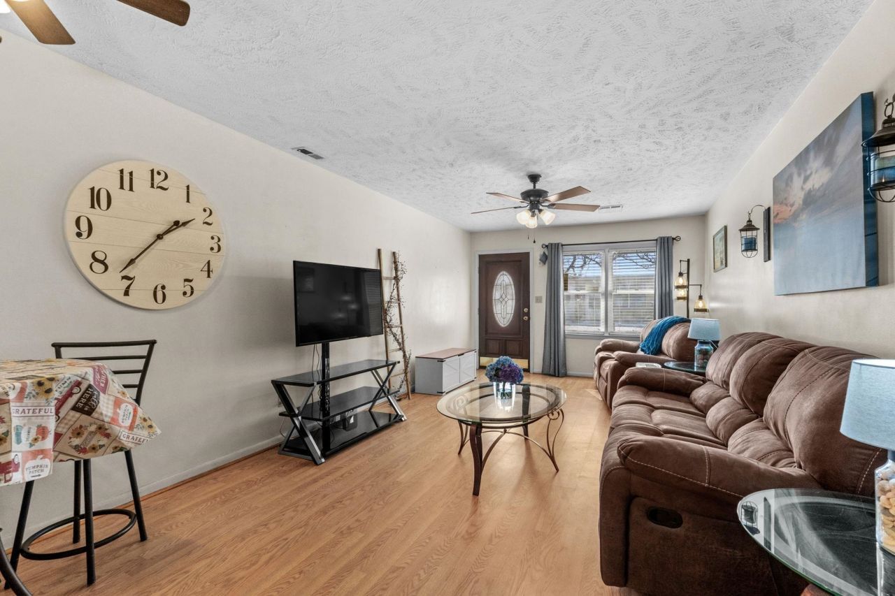 6504 Wildwood Trail Photo 8