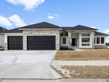 5426 N 213th Street, Elkhorn, NE 68022