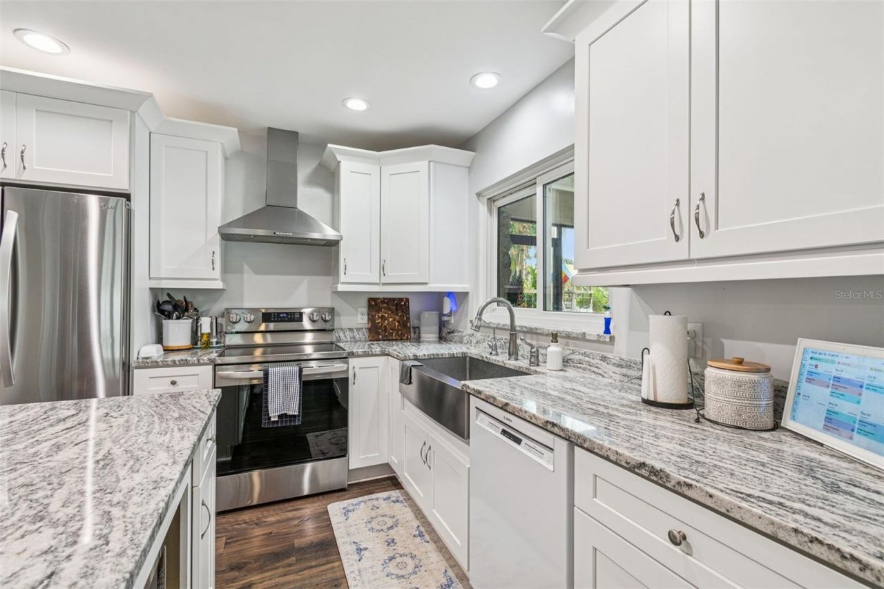 11713 Phoenix Circle, Tampa, FL 33618 Photo