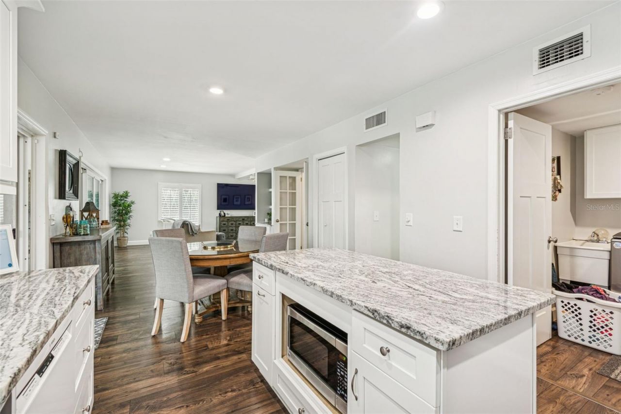 11713 Phoenix Circle, Tampa, FL 33618 Photo