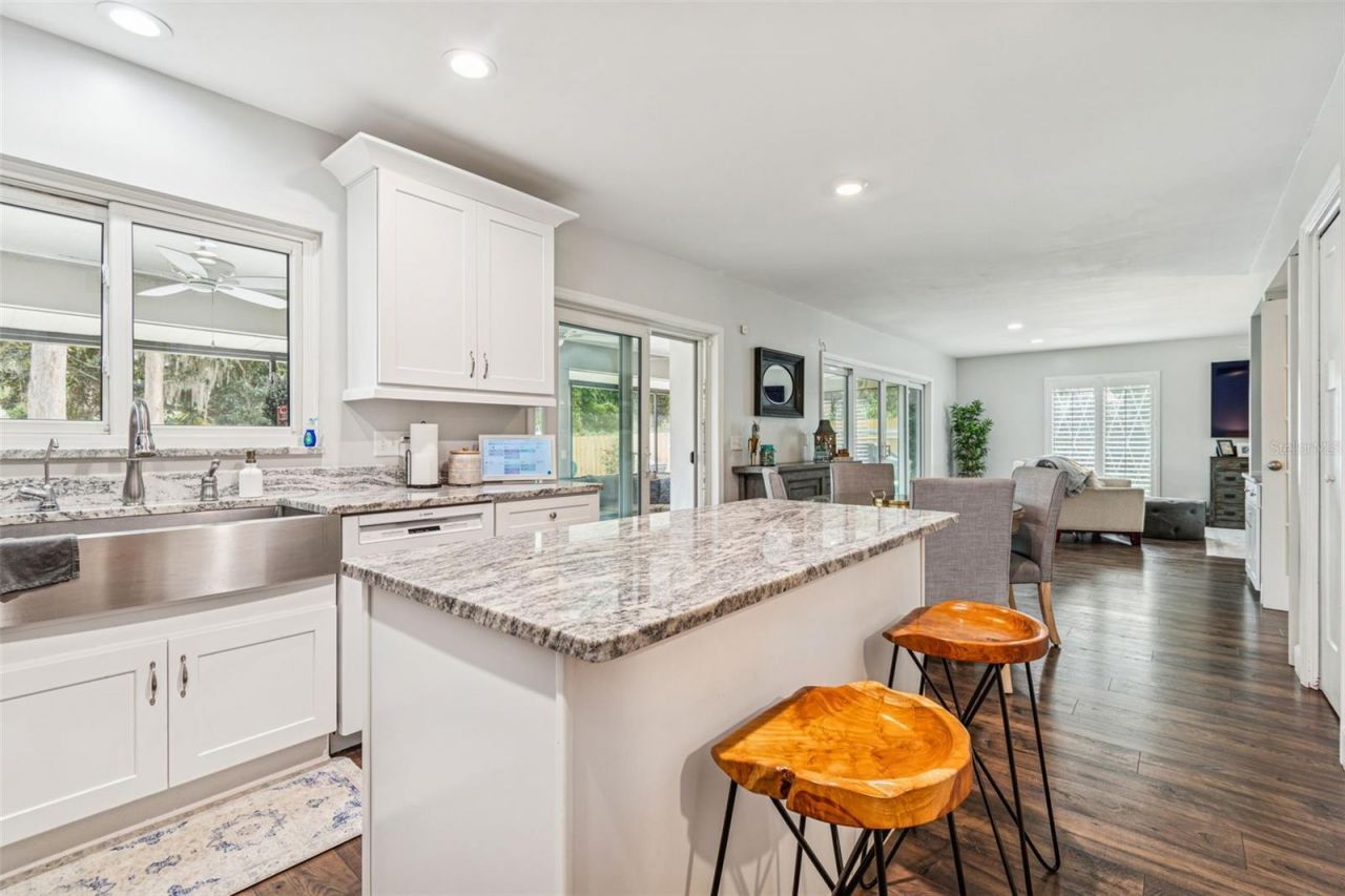 11713 Phoenix Circle, Tampa, FL 33618 Photo