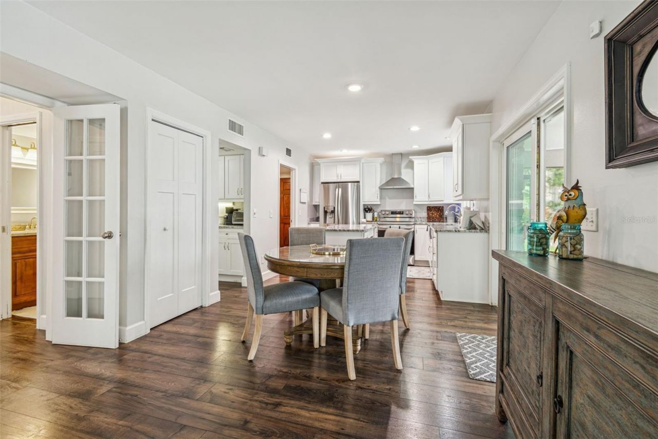 11713 Phoenix Circle, Tampa, FL 33618 Photo